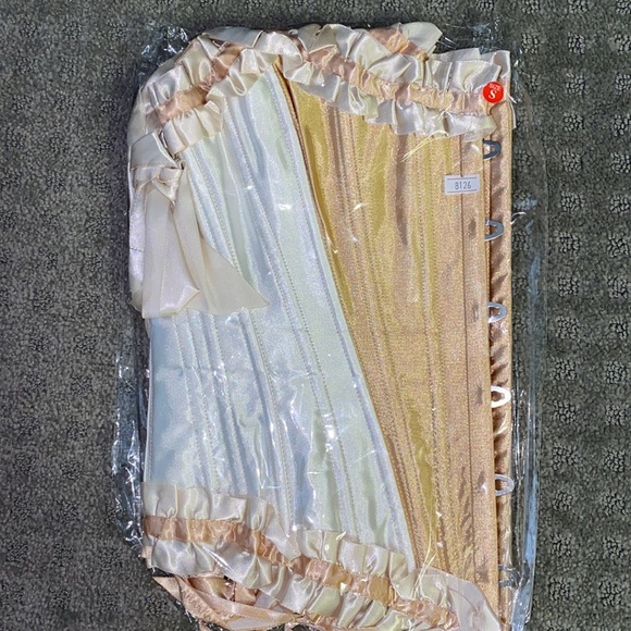 New! Elegant Classic Corset Size Medium White Tan - Picture 2 of 3